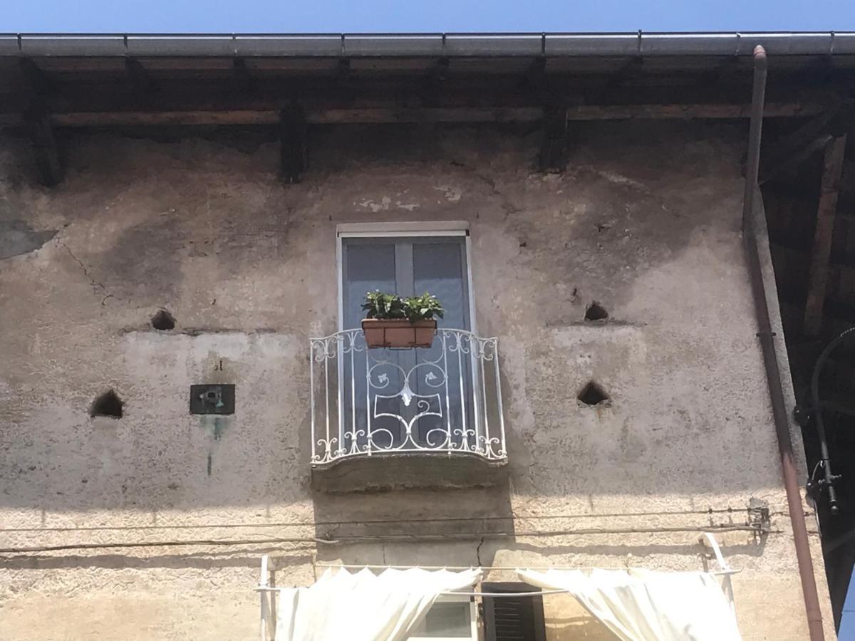 Il Nido Di Tiffany Apartamento Massino Visconti Exterior foto