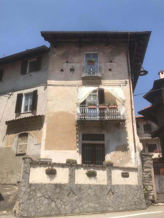 Il Nido Di Tiffany Apartamento Massino Visconti Exterior foto